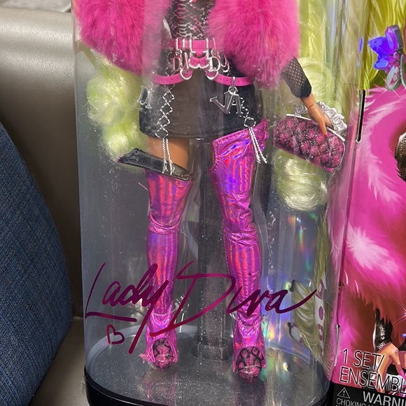 LOL Surprise OMG Fierce Fashion Doll "Lady Diva" 15 Surprises NEW - Picture 3 of 3